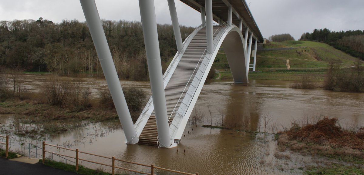 Mayenne. Les cours d'eau dans le Haut Anjou débordent