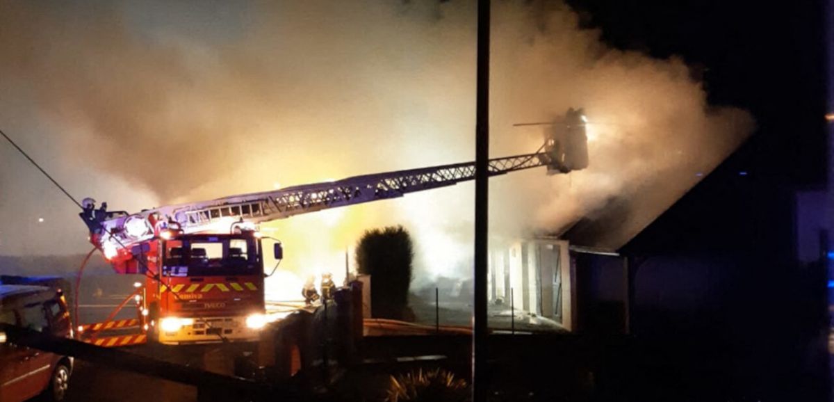 Noyant-la-Gravoyère : les pompiers maîtrisent un incendie dans une habitation