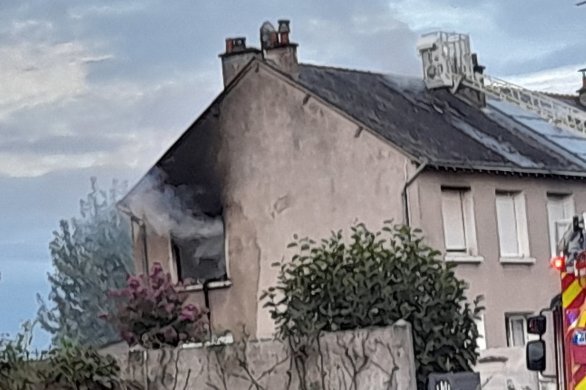 Le Bourg-d'Iré. Un feu de maison maîtrisé par les pompiers