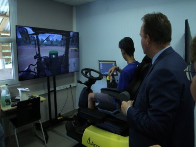 Un simulateur de tracteur a été inauguré à la MFR de Segré, vendredi 8 septembre. - Quentin Hernandez