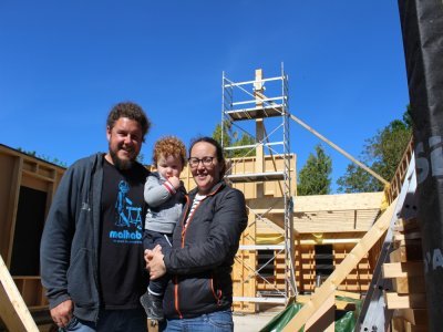 Florian et Clémence dans leur chantier en mai 2024 à Marigné (Maine-et-Loire) - Thomas Clavreul