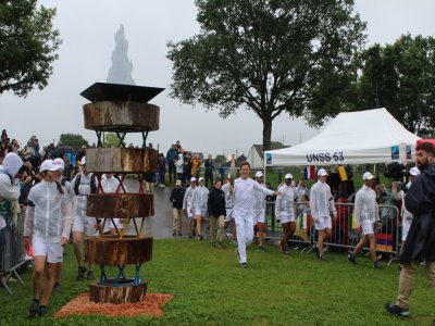 Une structure a été réalisée pour symboliser le passage de la flamme olympique le 29 mai 2024 à Cossé-le-Vivien (Mayenne). - Thomas Clavreul