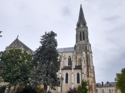 Bientôt, la statue de saint Rémi retrouvera l'église qui porte son nom dans le centre de Château-Gontier (Mayenne). - Philippe Simon