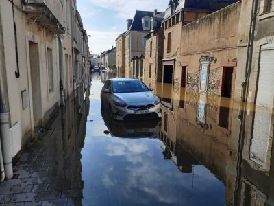 Les rues de la ville de Craon submergées, depuis jeudi 20 juin, à l'aube. - Philippe Simon