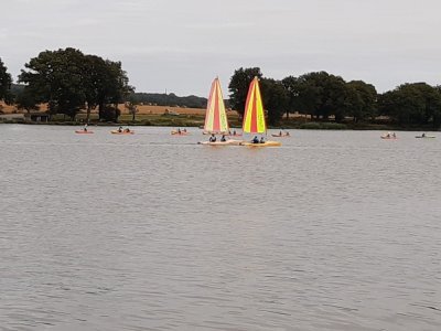 L'activité nautique fonctionne bien à La Rincerie sur le plan d'eau. - Philippe Simon