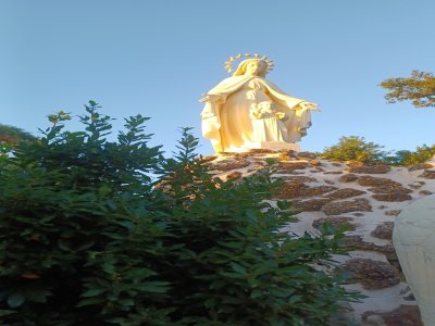 La statue monumentale qui "protège"... - MP Davroult