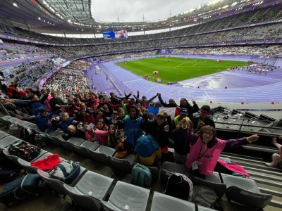 Les enfants ont assisté à plusieurs épreuves d'athlétisme au Stade de France. - Anne Roger