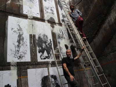 Antoine Bouguier et Jimmix devant la future galerie à ciel ouvert. - Charlie Creteur