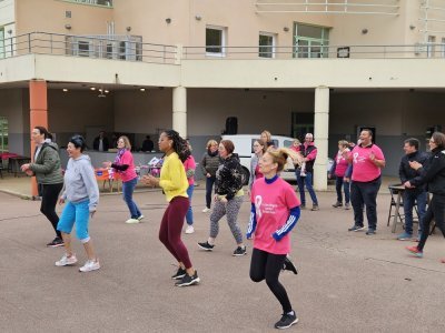 Un peu de zumba avant le départ. - Renault Frédéric