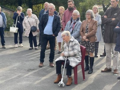 Marie-Noëlle FERRÉ, veuve assiste à la cérémonie avec beaucoup d'émotions - Séverine BRIAND