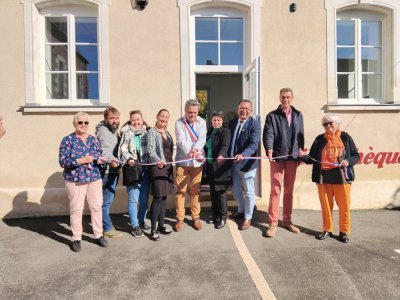 Tous se sont réunis pour l'inauguration de l'école. - Elodie Chalandre