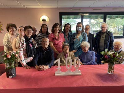 Marie-Françoise Madiot a fêté ses 100 ans à l'Ehpad de Renazé - Mickael