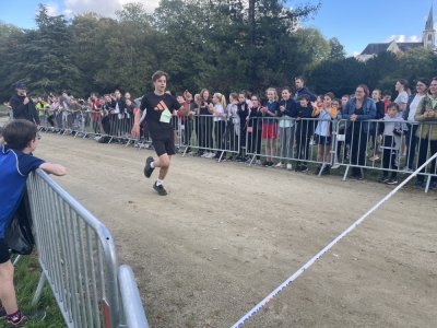 Ils étaient nombreux à l'arrivée pour encourager les coureurs. - Lucas Manouvrier