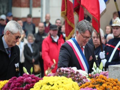 Dépôt de gerbes de fleurs - Mickael