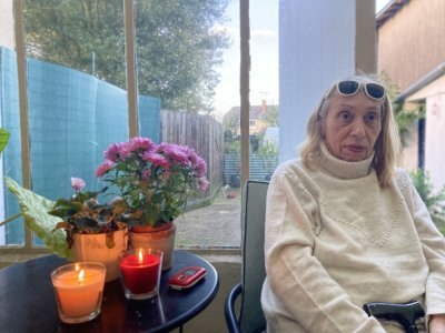 Michelle Nicolier, 78 ans, a peur de ne plus pouvoir marcher faute de soin. - Mickael