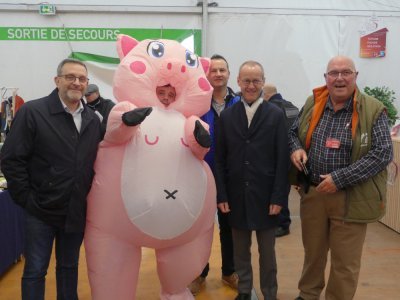 La mascotte avec Philippe Bolo, Steven Le Saux, Stéphane Piednoir et Claude Gaudin. - Anne Roger