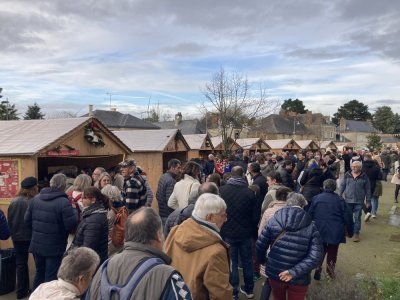 Beaucoup de visiteurs au marché de Noël - Mickael