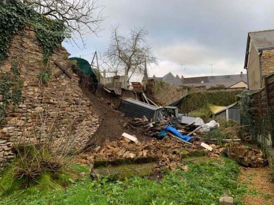 Un mur s'est écroulé au Lion-d'Angers. - Charlie Creteur