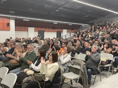 Le public a applaudi chaleureusement la fin du discours de Patrick Gaultier. - Mickael