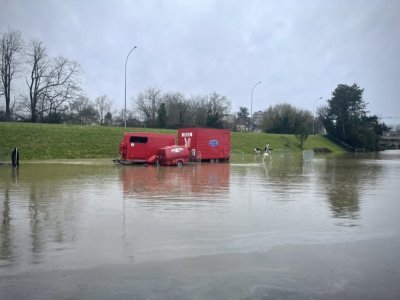 Une partie des camions du cirque est déjà déplacée. - CM