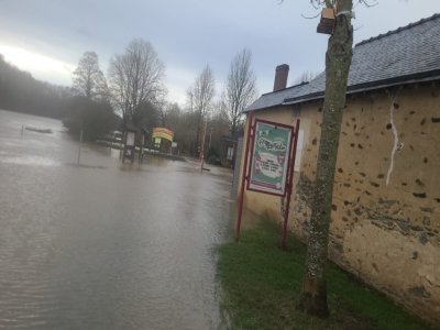 Les promeneurs ne peuvent pas accéder au chemin. - CC