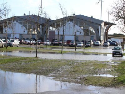 Les parkings extérieurs, parc Saint-Fiacre étaient eux aussi en partie atteint par les eaux. - Thomas Clavreul