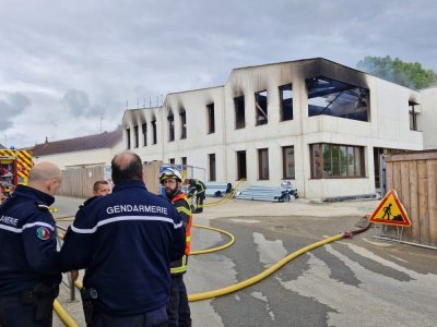 Un incendie s'est déclaré à Châteauneuf-sur-Sarthe le lundi 12 mai 2025 à Châteauneuf-sur-Sarthe (Maine-et-Loire). - Thomas Clavreul