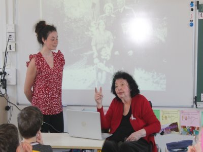 Lola Ramirez, interprète du jour,  et Inge Auerbacher. - Dominique