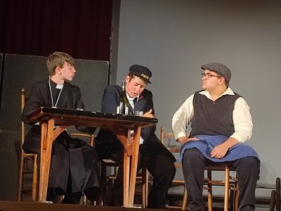 Des personnages incontournables de la vie du Village français. - J Bouildé
