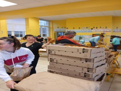 Préparation des commandes du dimanche matin à partir de 6h, dans la bonne humeur - CC