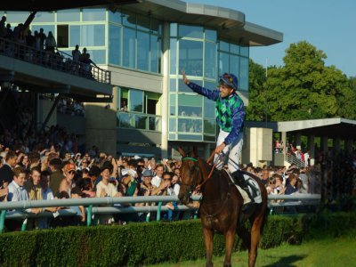 joie immense pour Clément Lefebvre qui remporte le France Sire Anjou Loire Challenge - Renault frédéric