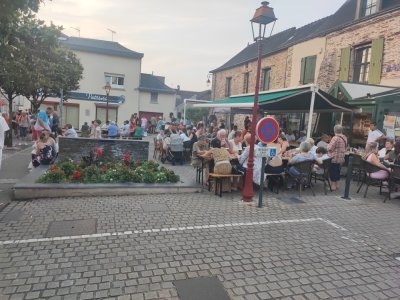 Les terrasses des bars n'ont pas désempli ! - J Bouildé