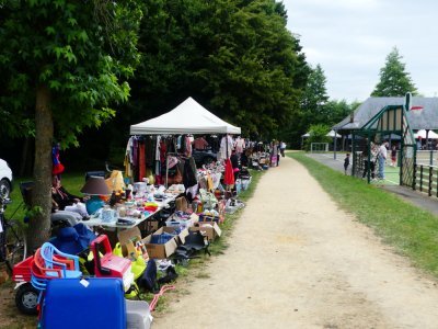 Un premier vide-greniers depuis 2010. Au total, il y avait 50 exposants. - SG