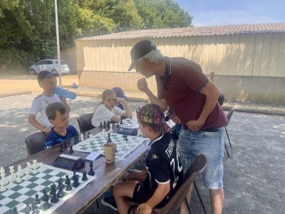 Laurent Vernerey, président du CDJE 49, arbitre le tournoi. - Séverine BRIAND
