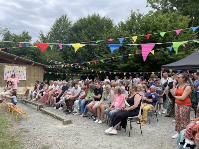 Dès 15 h, les spectacles des enfants ont lancé l'après-midi devant un public venu nombreux. - cm