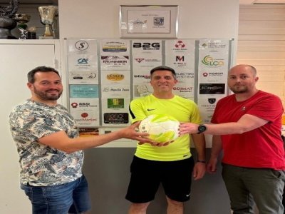 Anthony Brémont avec les deux coprésidents Djimmy Boisseau et Romaric Fougerais lors du tournoi régional des jeunes le 7 juin dernier à Renazé - USRSL
