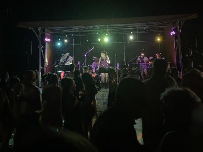 Le groupe Cover Live a fait vibrer la foule toute la nuit. - AB