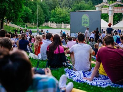Nouveauté de cette troisième édition : du cinéma de plein air. - Libre de droit