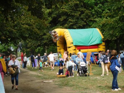 Les familles autour des jeux pour les enfants. - Gatineau Aline