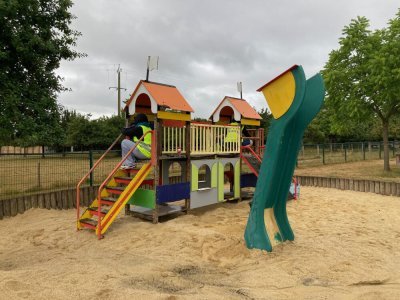 Démontage de la structure à l'école maternelle. - Marion