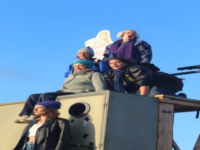 Le ciel n'est pas toujours bleu pour les ouvrières. - Dominique Boumier