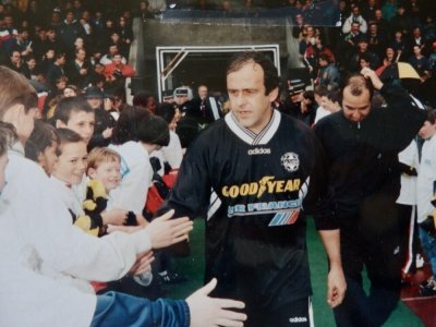 Platini au stade route de Pouancé. - Archives