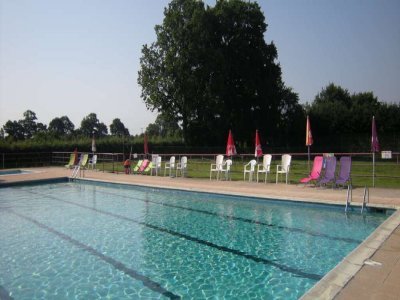 La piscine municipale est ouverte en juillet et en août. - SG
