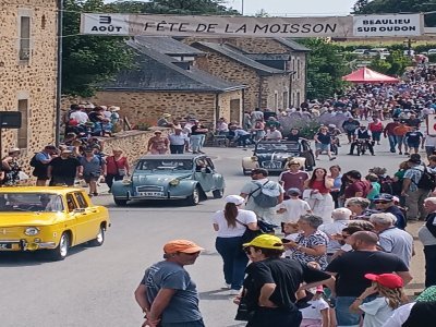 Plus de 3 000 personnes dans le petit bourg de 500 habitants. - Geneviève Charrier