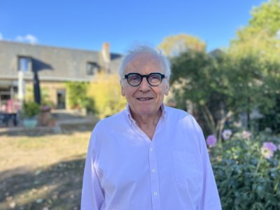 Le docteur Dominique Hérault toujours autant passionné par son travail élevé au grade de chevalier de la Légion d'honneur - Mickael