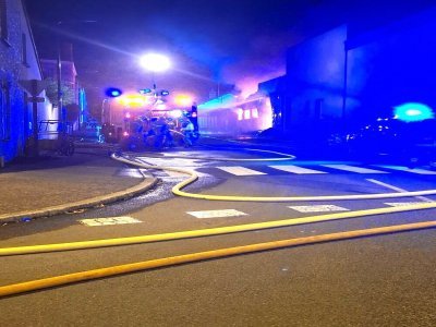 Une trentaine d'hommes du feu sont intervenus pour circonscrire l'incendie. - Bouildé