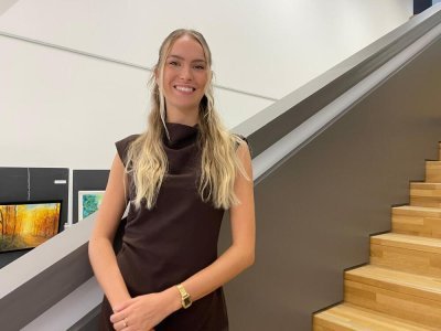 Louise Gilardeau (6). Elle est originaire de Haute-Goulaine, en Loire-Atlantique, est âgée de 23 ans et mesure 1m71. La jeune femme est étudiante en dernière année de master comptabilité. Elle est passionnée de course à pied et d'équitation. - Clémentine Marié