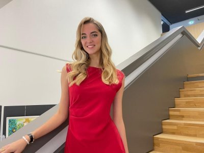Agathe Monclin (13). Elle est originaire de Haute-Goulaine, en Loire-Atlantique, est âgée de 23 ans et mesure 1m73. La jeune femme est étudiante en master MEEF et effectue un service civique dans l'unité enseignement d'un centre pénitentiaire. - Clémentine Marié
