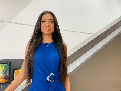 Naomie Pillet (14). Elle est originaire de Pillet, en Vendée, et est âgée de 18 ans et mesure 1m80. La jeune femme est étudiante dans une école de commerce. Cette passionnée de voyage est fière de ses racines, entre la Vendée et l'Indonésie. - Clémentine Marié