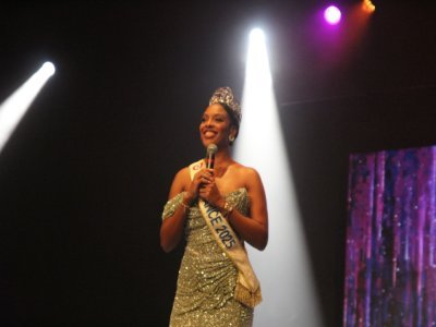 L'Espace Saint-Fiacre a chanté joyeux anniversaire à Miss France 2025, Angélique Angarni-Filopon, qui célébrait ses 35 ans la veille de l'élection de Miss Pays de la Loire. - Elodie Chalandre